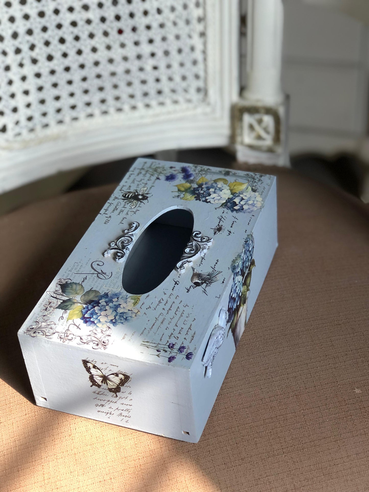 Hand-Painted Wooden Tissue Box - Vintage Blue Hydrangea