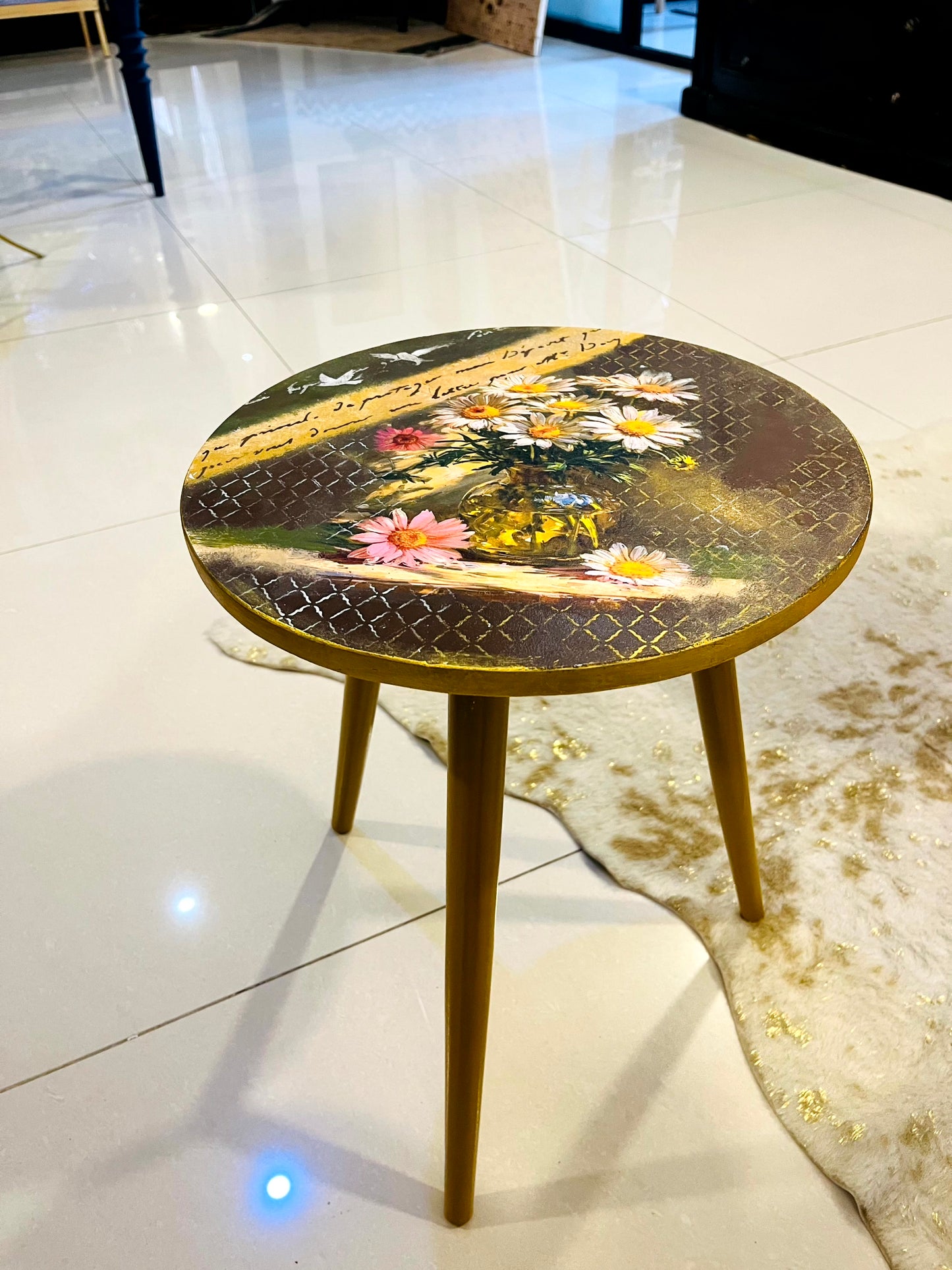 Wood Table - Hand-Painted Roses Pot Design Round Table