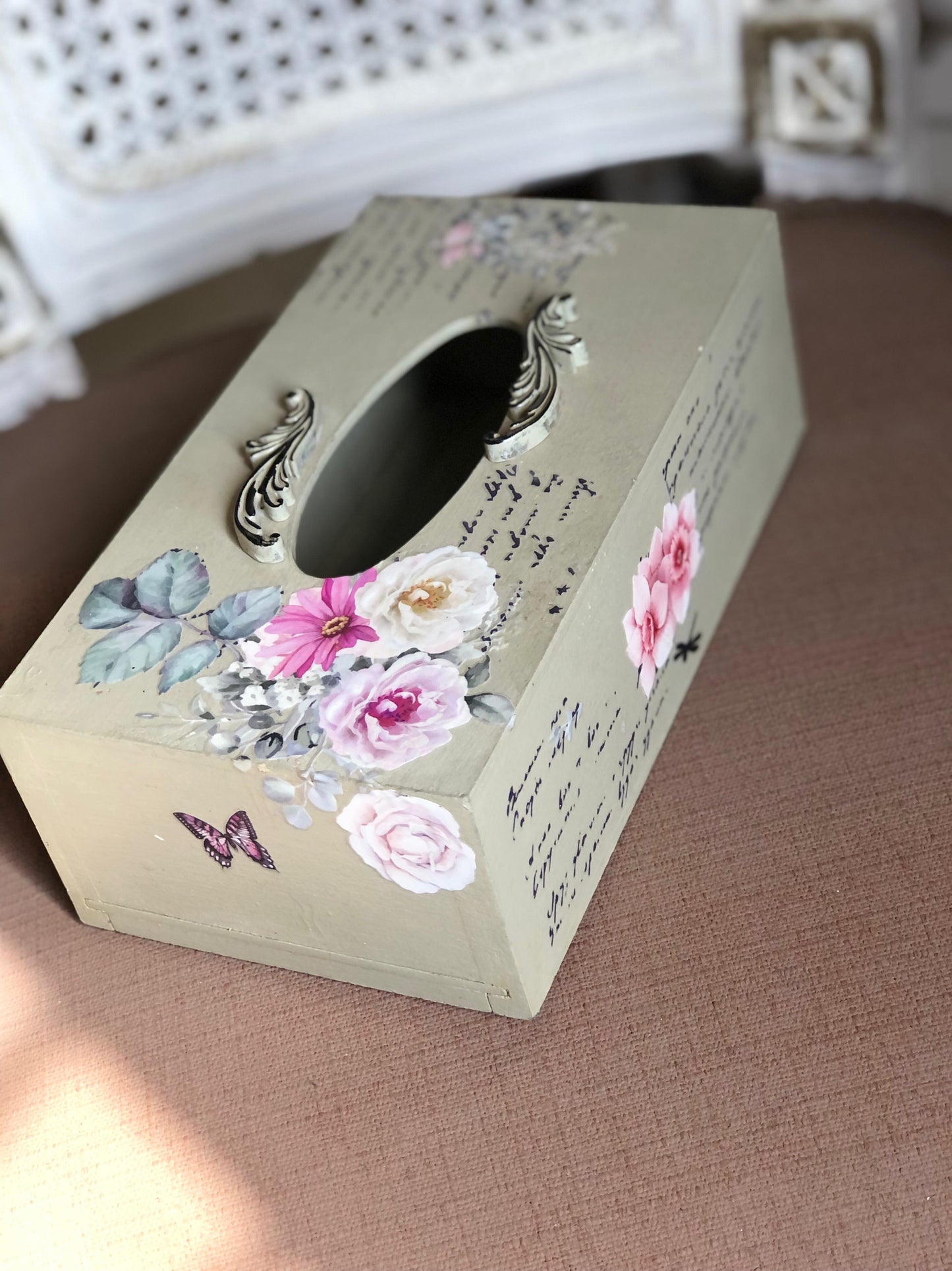 Hand-Painted Wooden Tissue Box - Classic Floral Script