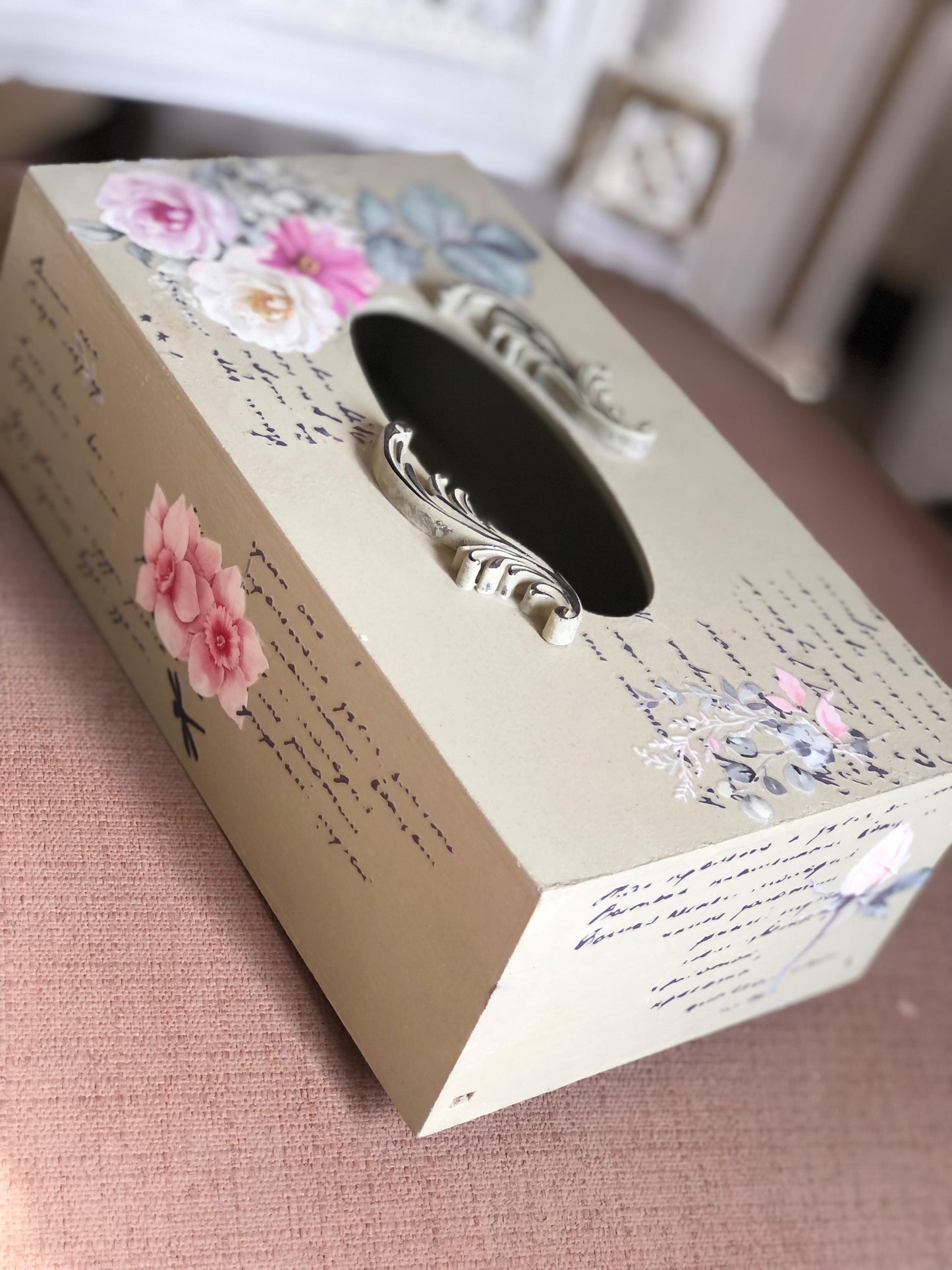 Hand-Painted Wooden Tissue Box - Classic Floral Script
